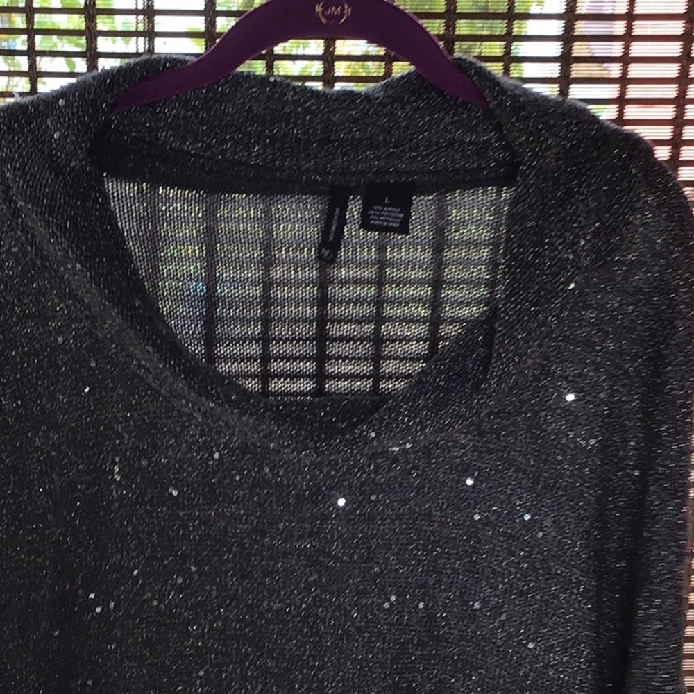 Top - Picture 2 of 3